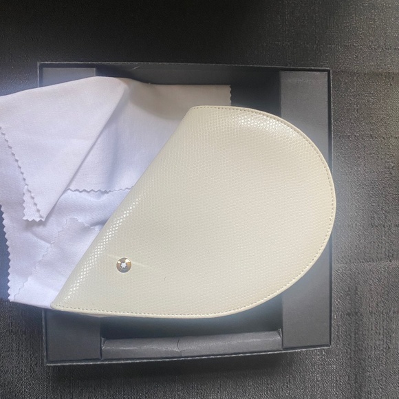 Monteblanc Leather heart pouch - Picture 1 of 3